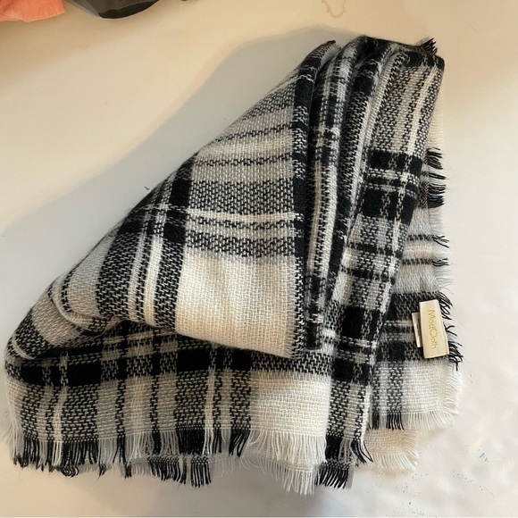 ModCloth Black Plaid Blanket Scarf 54” x 56” - Picture 7 of 7